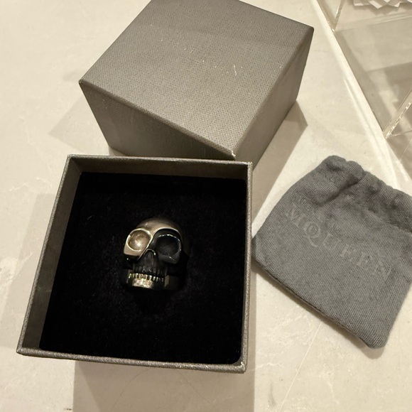 Alexander McQueen Skull Triple Stack Ring Size 8 - Picture 5 of 5